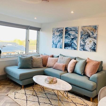Lees Lookout Holt ,2 Bedroom Luxury Apartment With Private Parking 외부 사진