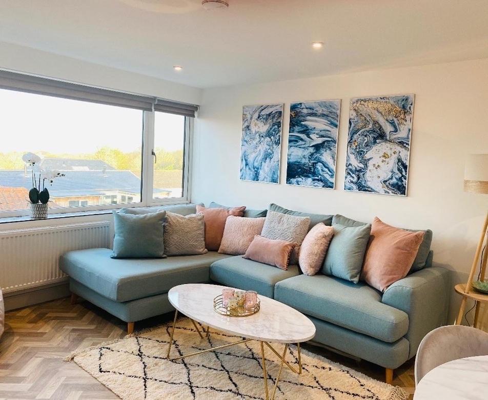 Lees Lookout Holt ,2 Bedroom Luxury Apartment With Private Parking 외부 사진