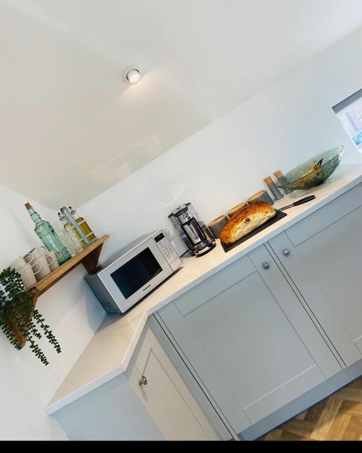 Lees Lookout Holt ,2 Bedroom Luxury Apartment With Private Parking 외부 사진
