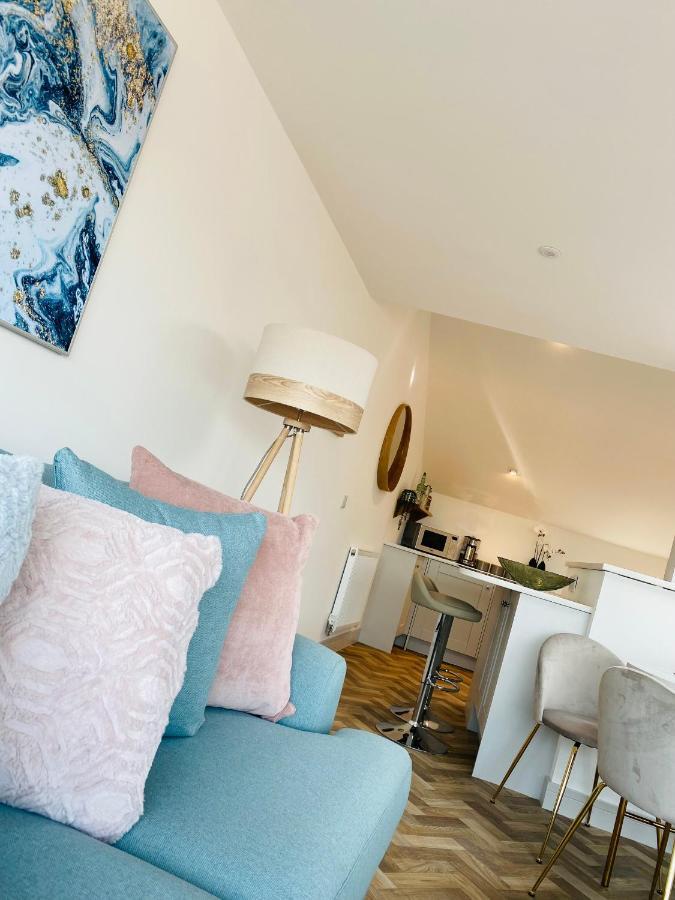 Lees Lookout Holt ,2 Bedroom Luxury Apartment With Private Parking 외부 사진
