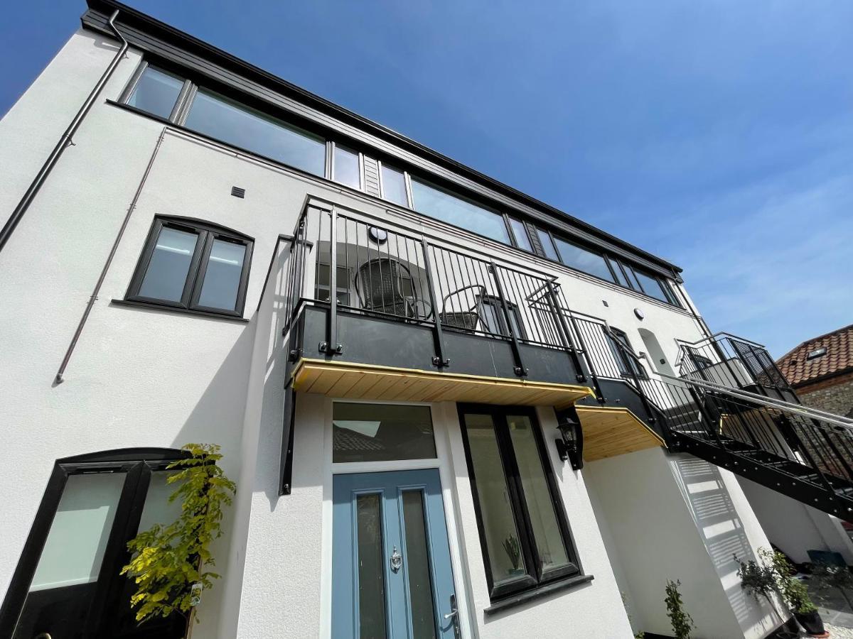 Lees Lookout Holt ,2 Bedroom Luxury Apartment With Private Parking 외부 사진