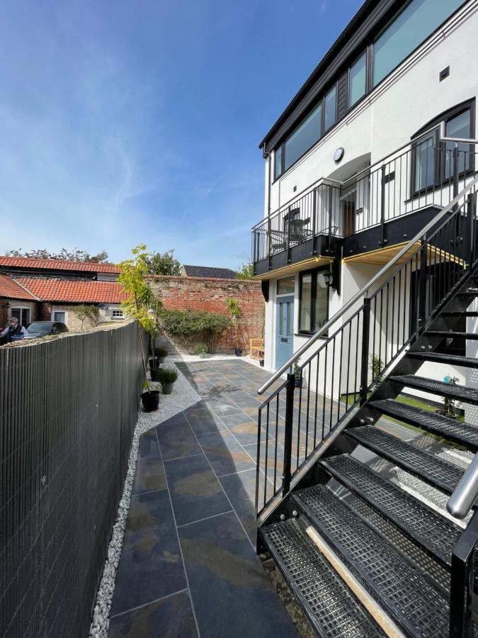 Lees Lookout Holt ,2 Bedroom Luxury Apartment With Private Parking 외부 사진