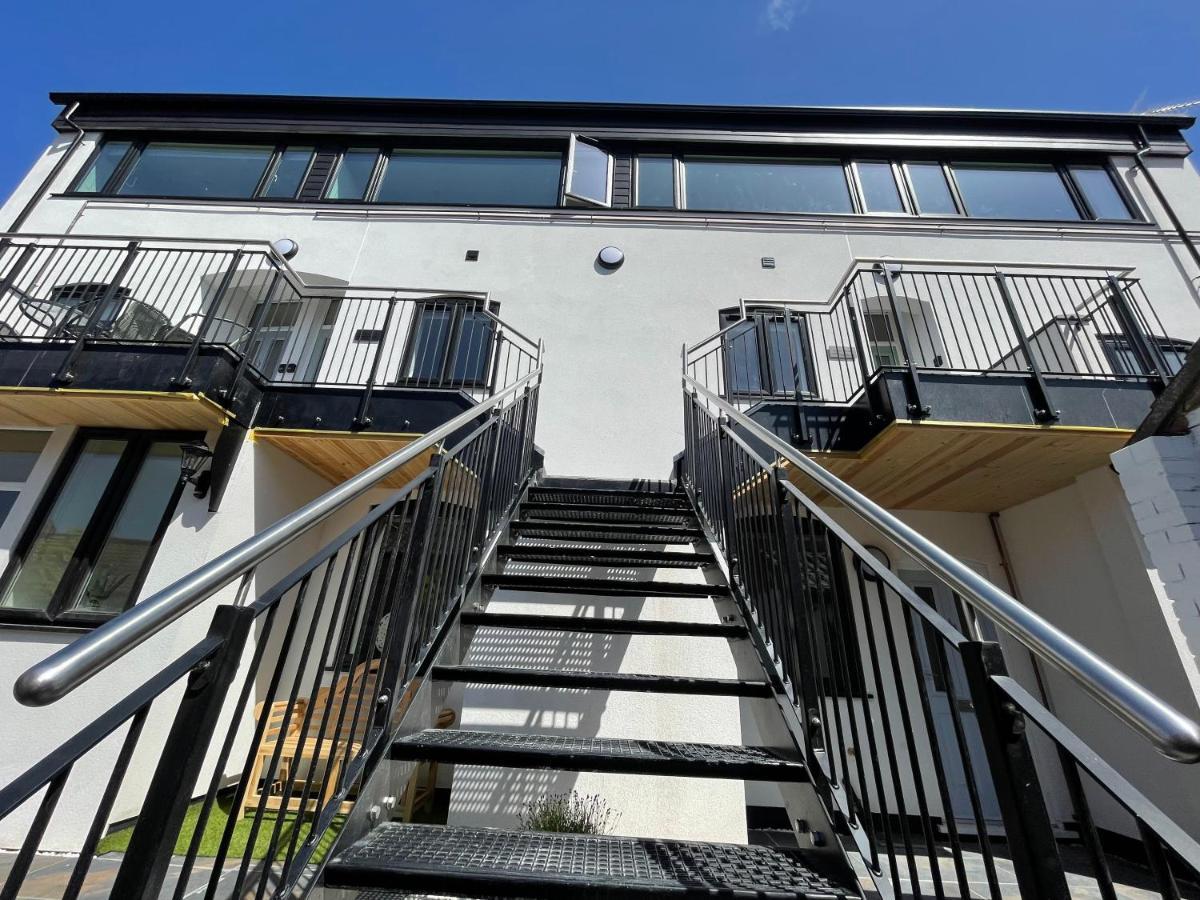 Lees Lookout Holt ,2 Bedroom Luxury Apartment With Private Parking 외부 사진