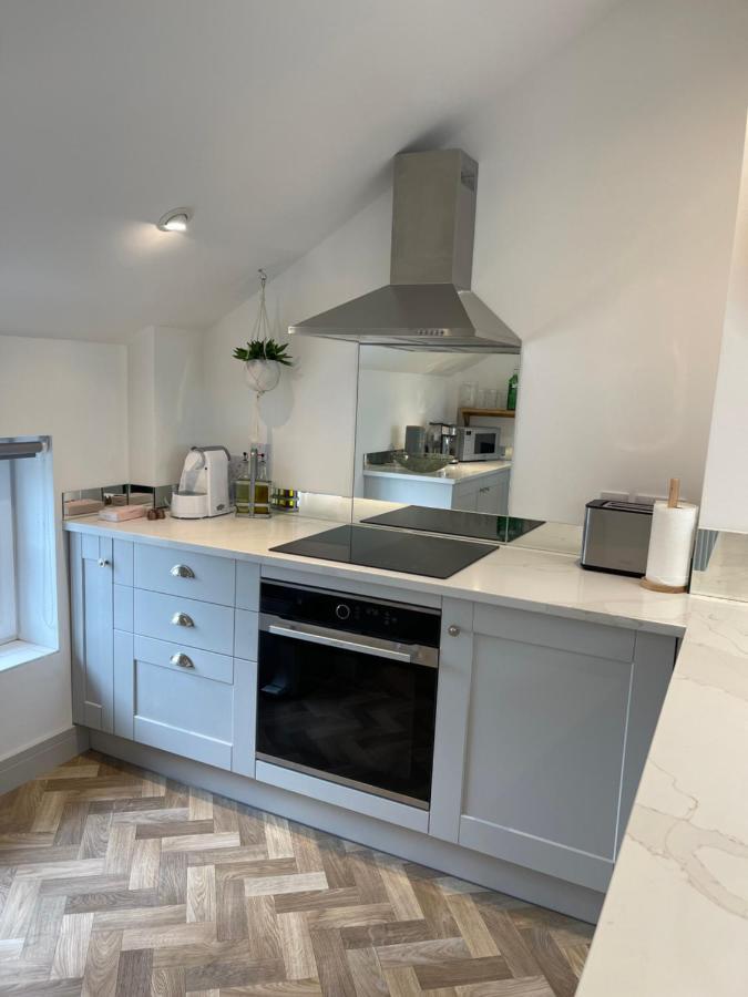 Lees Lookout Holt ,2 Bedroom Luxury Apartment With Private Parking 외부 사진