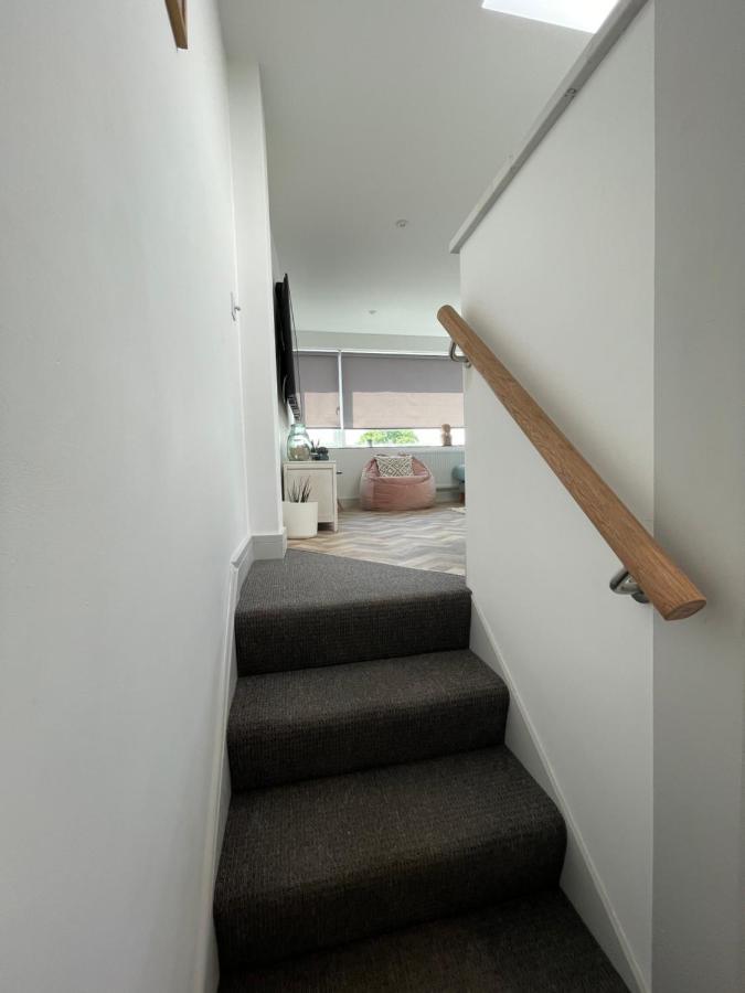 Lees Lookout Holt ,2 Bedroom Luxury Apartment With Private Parking 외부 사진