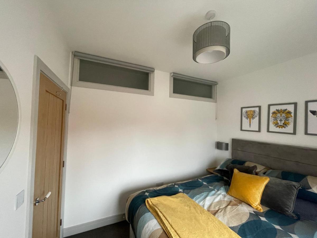 Lees Lookout Holt ,2 Bedroom Luxury Apartment With Private Parking 외부 사진